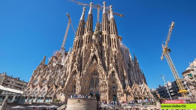 Wisata Kuil di La Sagrada Família